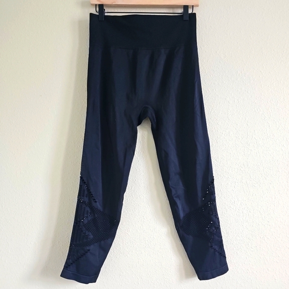PINK COOL & COMFY LEGGINGS - Picture 1 of 7